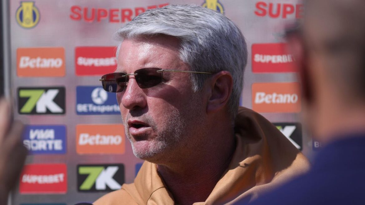 athletico:-odair-responde-sobre-estrategia-para-vencer-o-corinthians