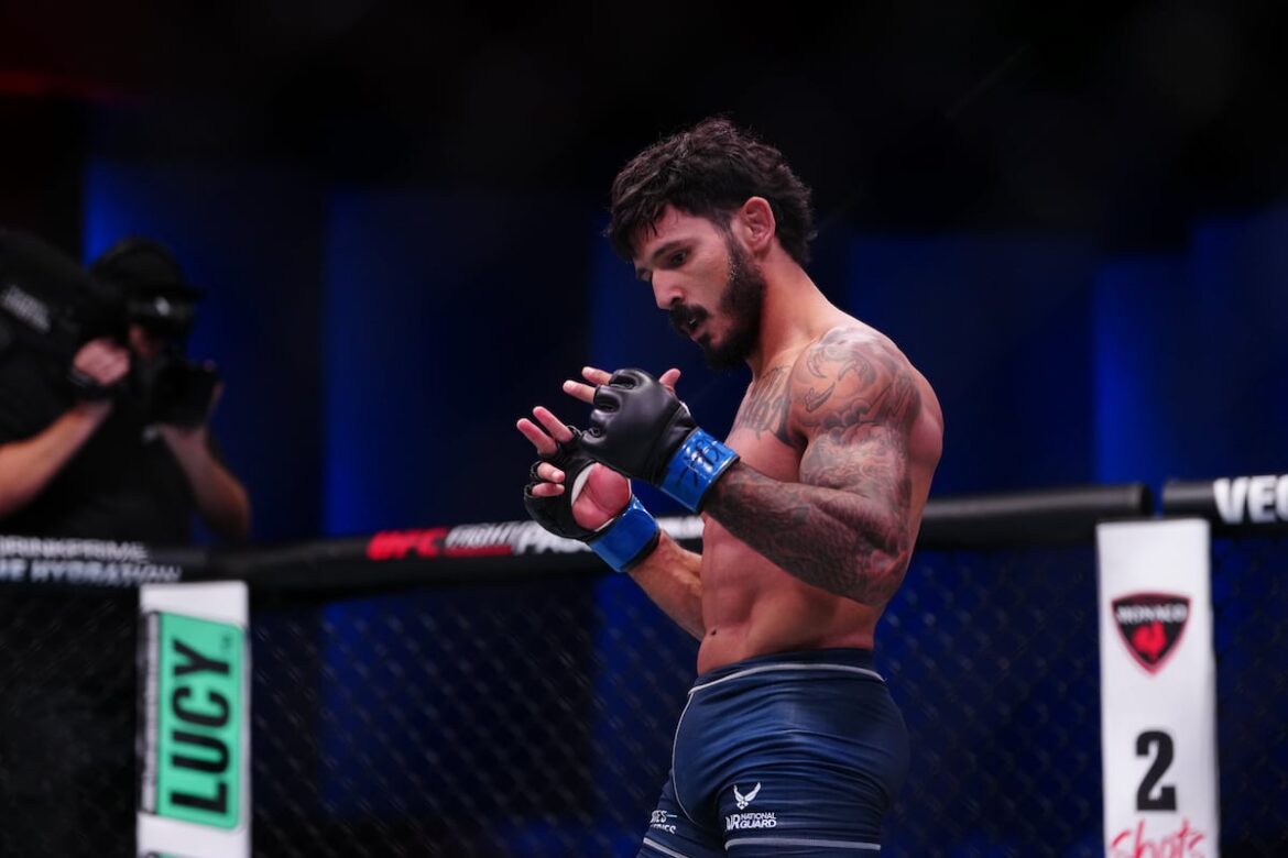 lutador-paranaense-impressiona-dana-white-com-nocaute-e-assina-com-o-ufc