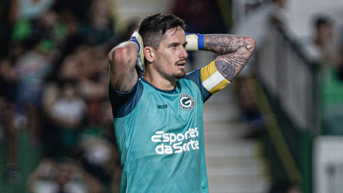com-tadeu-suspenso,-coritiba-reencontra-goleiro-que-esta-invicto-contra-o-clube