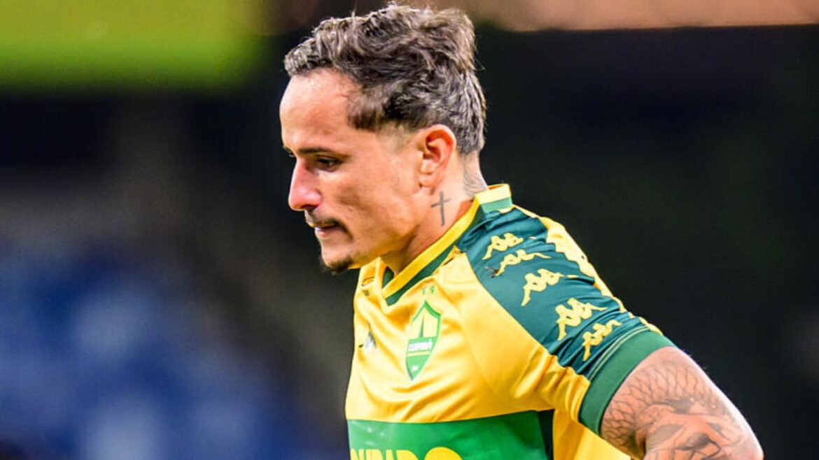 ex-coritiba-e-anunciado-por-clube-surpreendente-apos-pausa-na-carreira