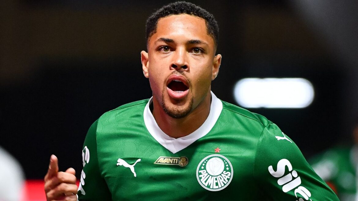 vitor-roque-brilha-com-hat-trick-e-consolida-melhor-fase-dos-ultimos-anos