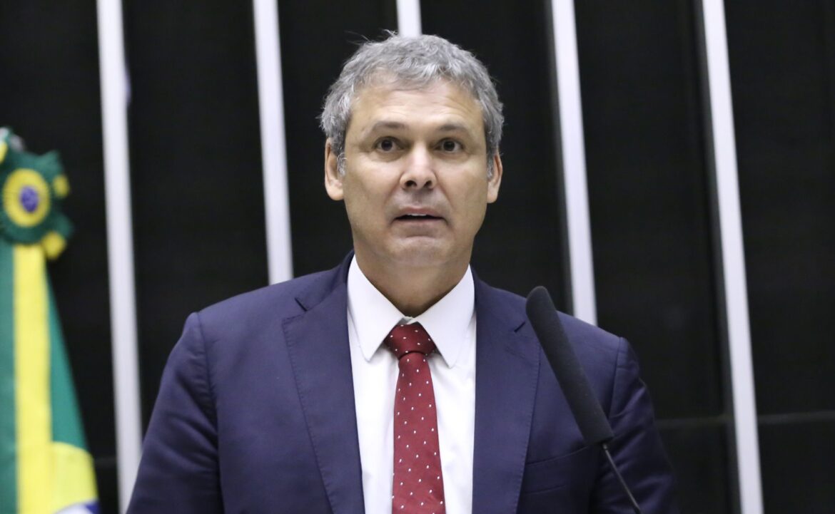 lindbergh:-votacao-da-anistia-evidencia-rendicao-ao-bolsonarismo