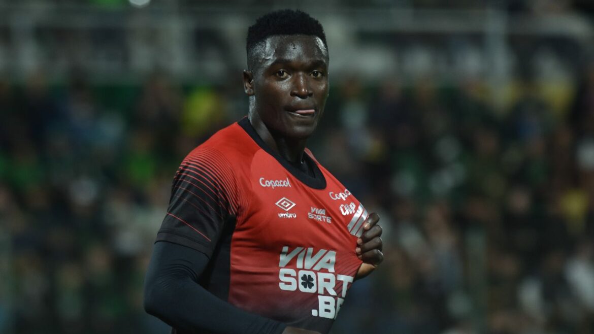 viveros-assume-artilharia-do-athletico-na-serie-b-e-vira-meme-nas-redes