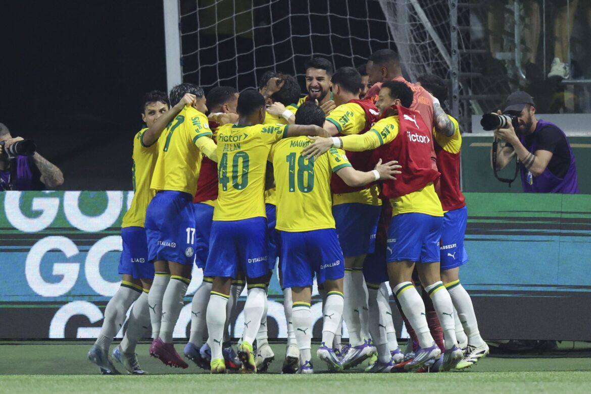 com-dois-de-andreas-pereira,-palmeiras-goleia-o-fortaleza-pelo-brasileiro