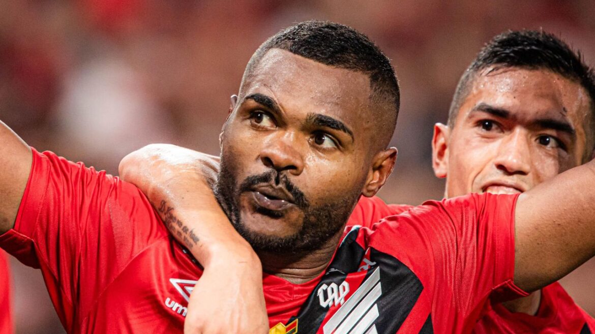 ex-athletico-processa-clube-da-serie-a-e-cobra-mais-de-r$-8,7-milhoes