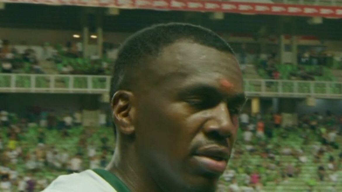 com-ferimento-na-testa,-zagueiro-do-coritiba-dispara-contra-arbitro-apos-derrota