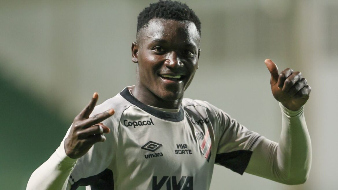 imparavel!-athletico-vence-sexto-jogo-seguido,-mas-segue-fora-do-g4