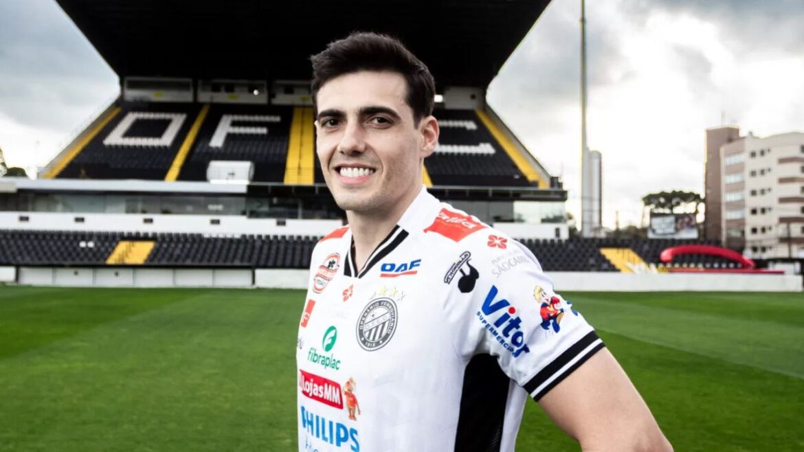 ex-athletico-estreia-na-serie-b,-mas-sai-chorando-no-primeiro-tempo