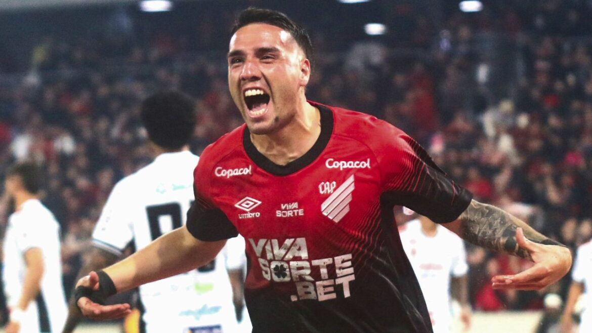 athletico-vence,-volta-ao-g4-apos-longo-periodo-e-ultrapassa-o-coritiba