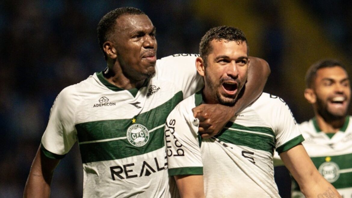 coritiba-volta-a-vencer,-dorme-na-lideranca-e-alivia-pressao