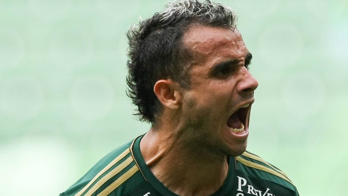 atacante-ex-athletico-anuncia-aposentadoria-aos-37-anos