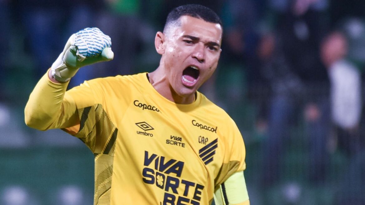 santos-fica-no-athletico-em-2026?-entenda-o-futuro-do-goleiro