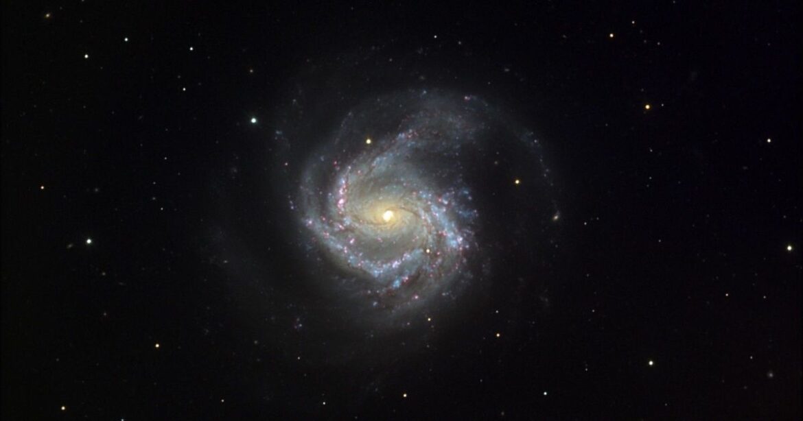 astronomos-encontram-estrutura-invisivel-em-galaxia-distante;-veja-imagem
