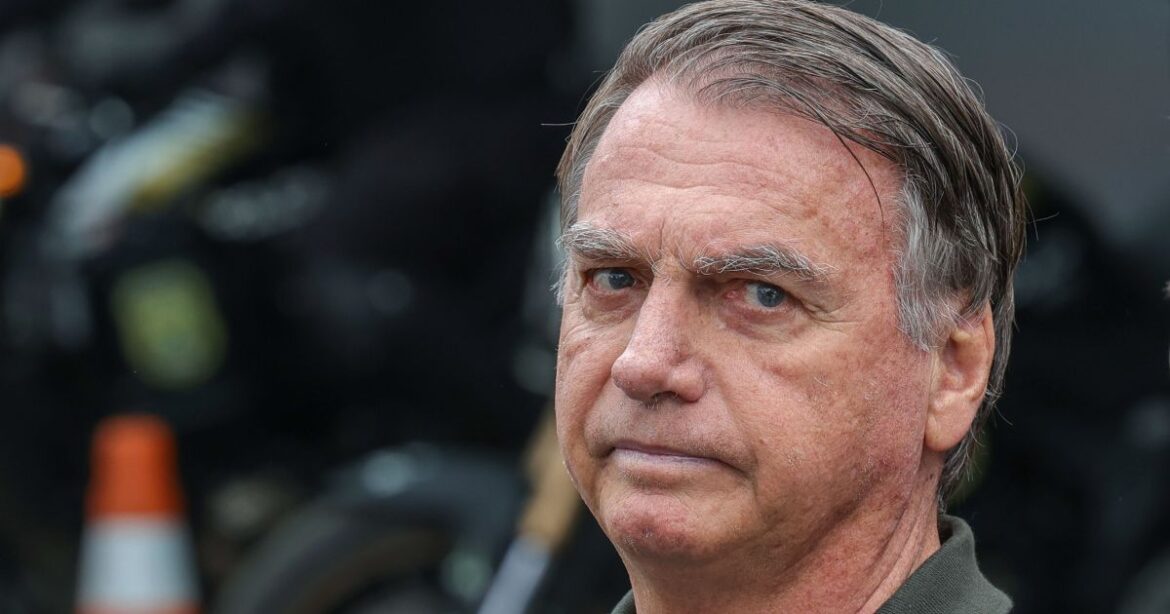 bolsonaro-admitiu-ter-usado-solda-em-tornozeleira,-dizem-fontes