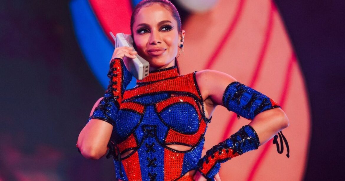 anitta-entra-no-clima-de-natal-e-monta-arvore-de-natal-com-amigas